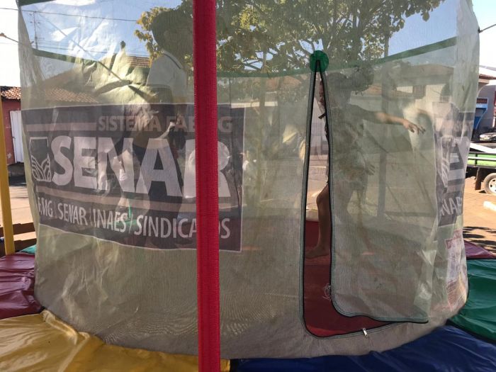 FAMÍLIA NA PRAÇA REÚNE CENTENAS DE PESSOAS.
